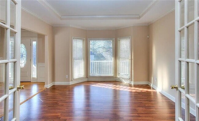 Building Photo - 800 Satinwood Pl