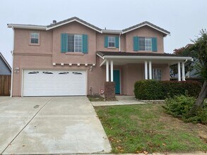 Building Photo - Welcome to this lovely? 4 bedroom, 2.5 bat...