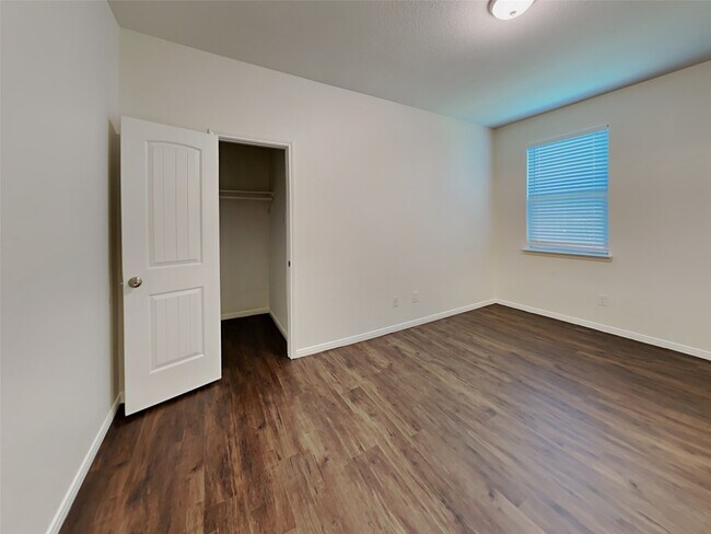 Building Photo - 21614 Champagne Dr E