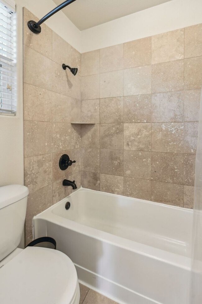 Building Photo - Gorgeous 3bed/2.5bath home near Curtis Park