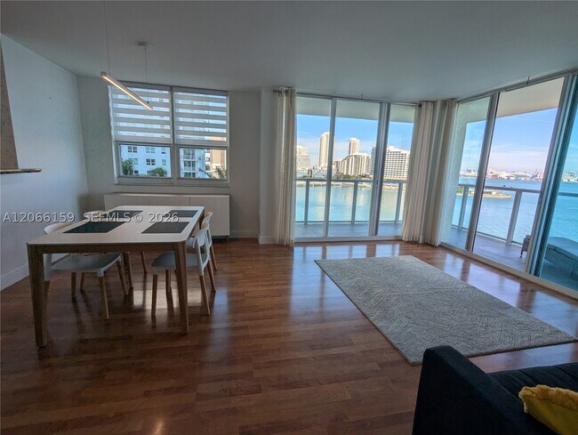 Building Photo - 1155 Brickell Bay Dr
