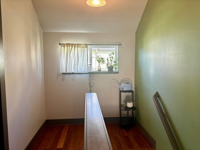 Building Photo - Amazing Phinney Ridge/Greenlake Home