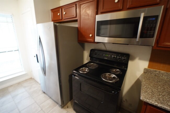 Building Photo - 8531 Sands Point Dr