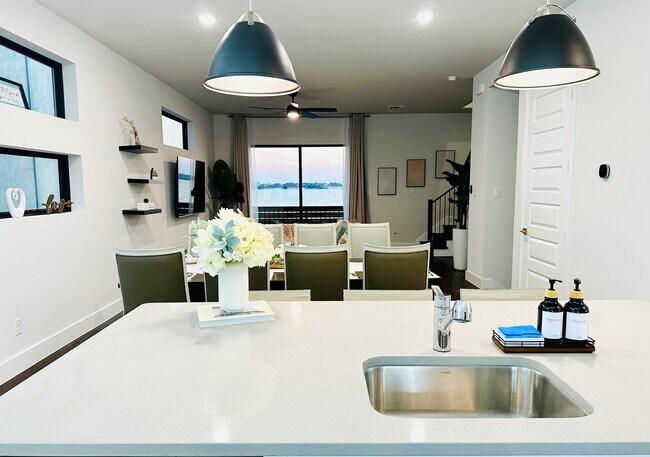 Building Photo - 512 Secretariat Dr