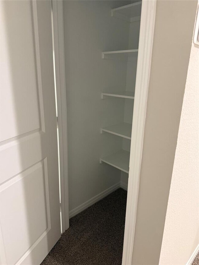 Building Photo - 1850 Settlers Glen Dr