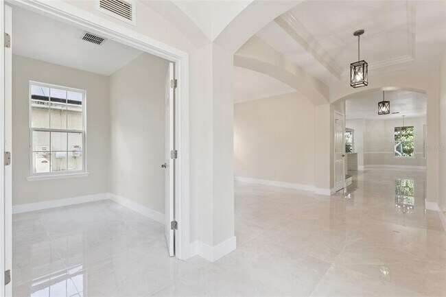 Building Photo - 6615 Helmsley Cir