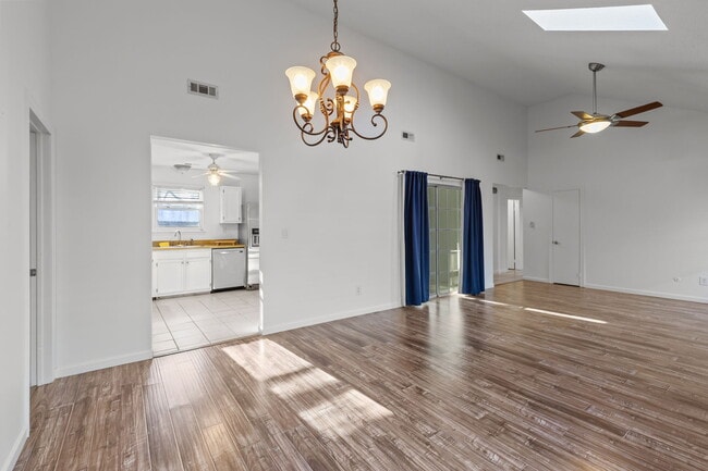 Building Photo - 1012 Danbury Cir