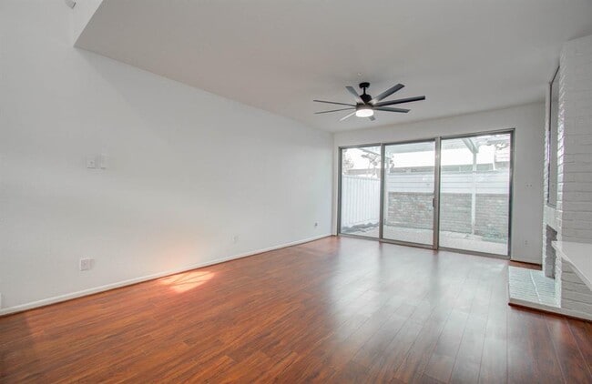 Building Photo - 5867 Sugar Hill Dr