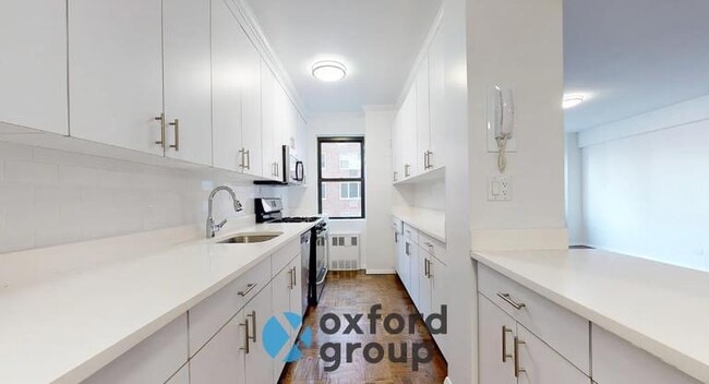 Building Photo - Beekman Place