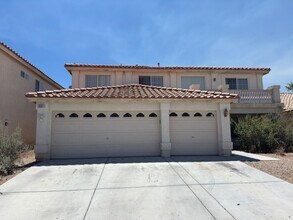 Building Photo - LARGE Spacious 5 Bedroom Single Family Home!!