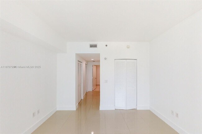 Building Photo - 951 Brickell Ave