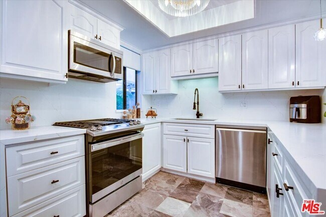 Building Photo - 1909 Pelham Ave