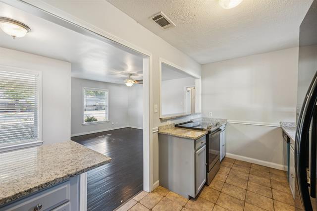 Building Photo - 10433 Cayuga Dr
