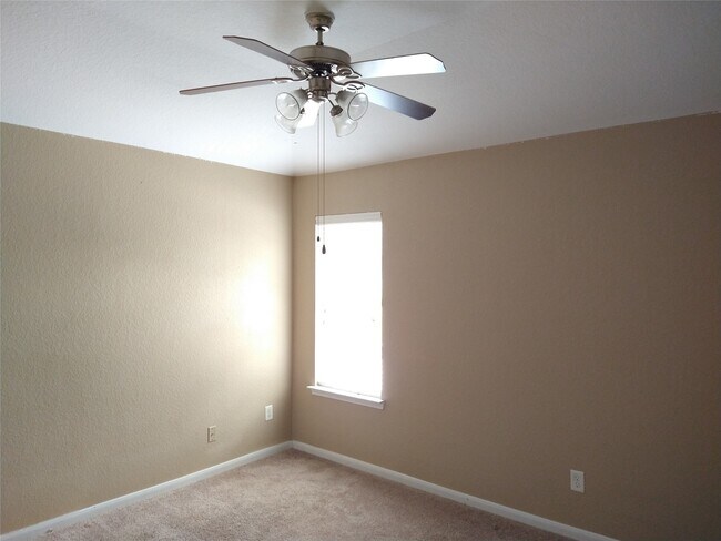 Building Photo - 2315 Thorn Berry Creek Ln