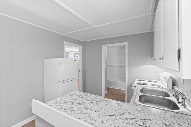 Building Photo - 427 Circle Dr