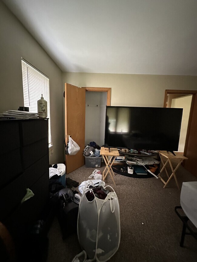 Building Photo - 1 Bedroom, 1 Bathroom with Garage - Available July 4th