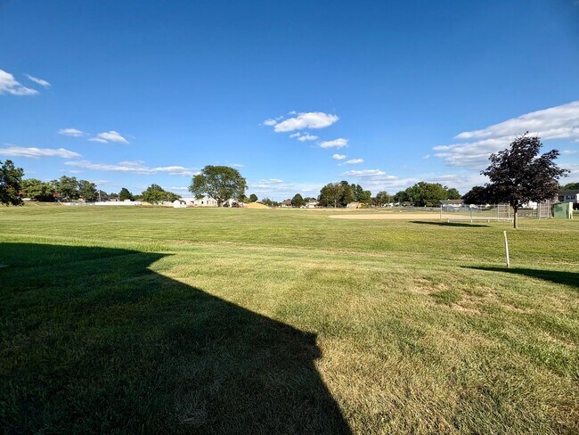 Building Photo - 211 Grandview Cir