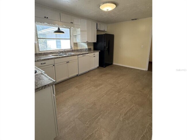 Building Photo - 13725 10th St