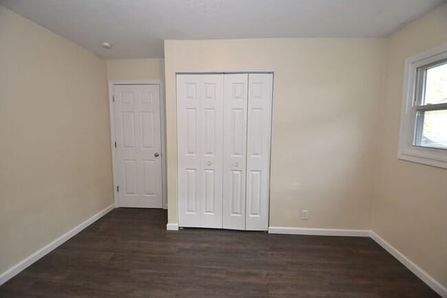 Building Photo - Elkhart North West- 3 bedroom ranch with d...