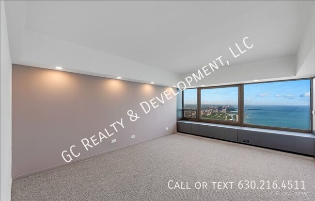 Building Photo - 175 E Delaware Pl