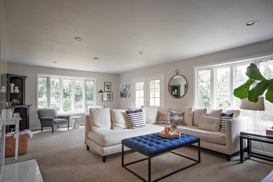 Building Photo - 12650 SW Park Way