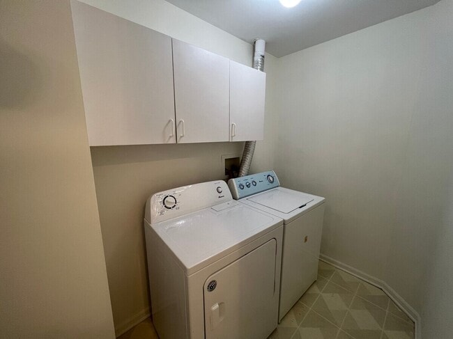 Building Photo - 3059 Serenity Ln