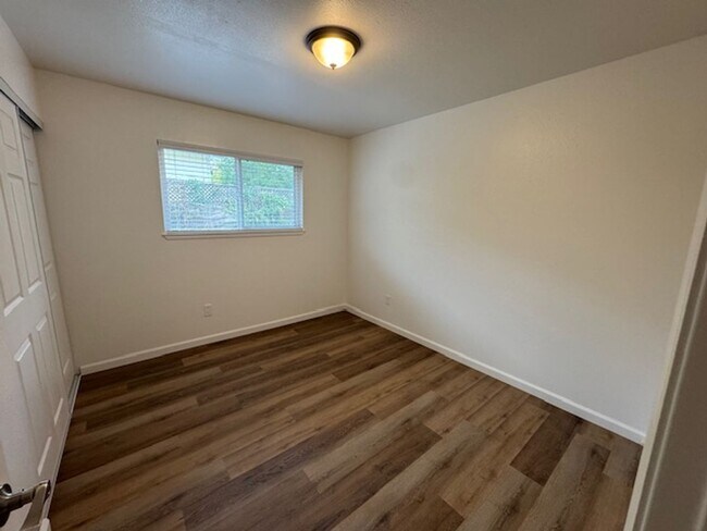 Building Photo - Beautiful 4 Bedroom House Available Now!