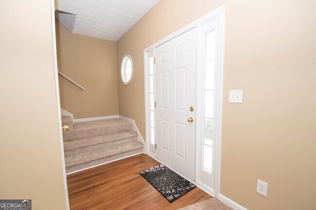 Building Photo - 74 Roxbury Ln