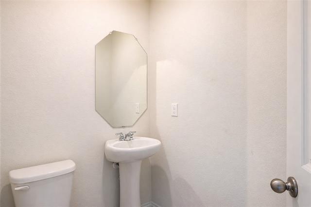 Building Photo - 914 Decker Dr