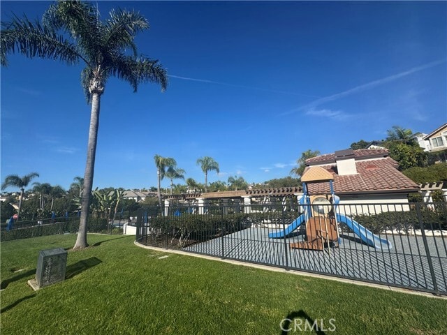 Building Photo - 27935 Hedgeline Dr