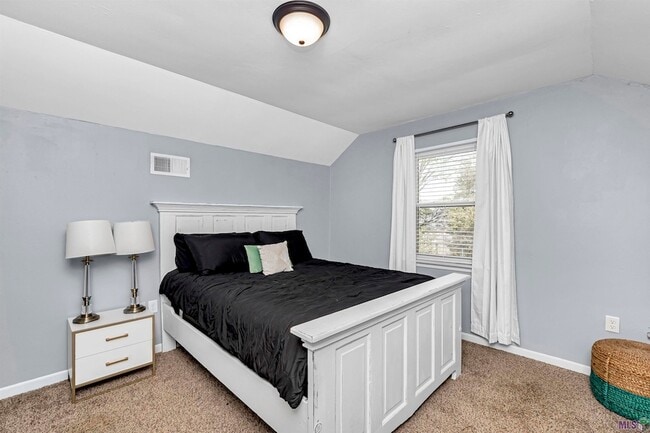 Building Photo - 9221 Fox Run Ave