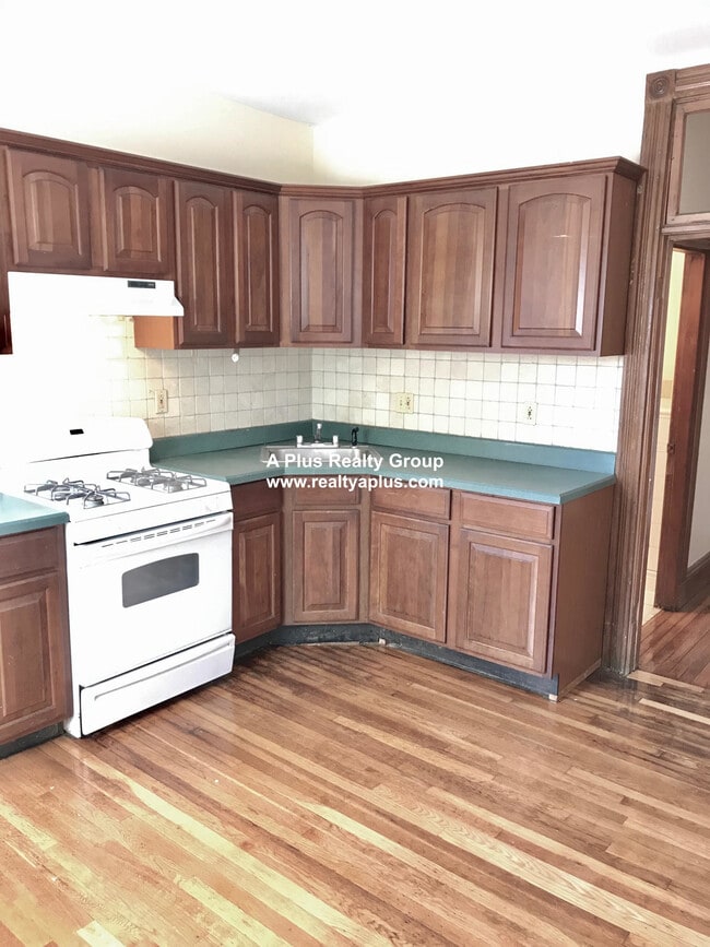 Building Photo - 336 Centre St