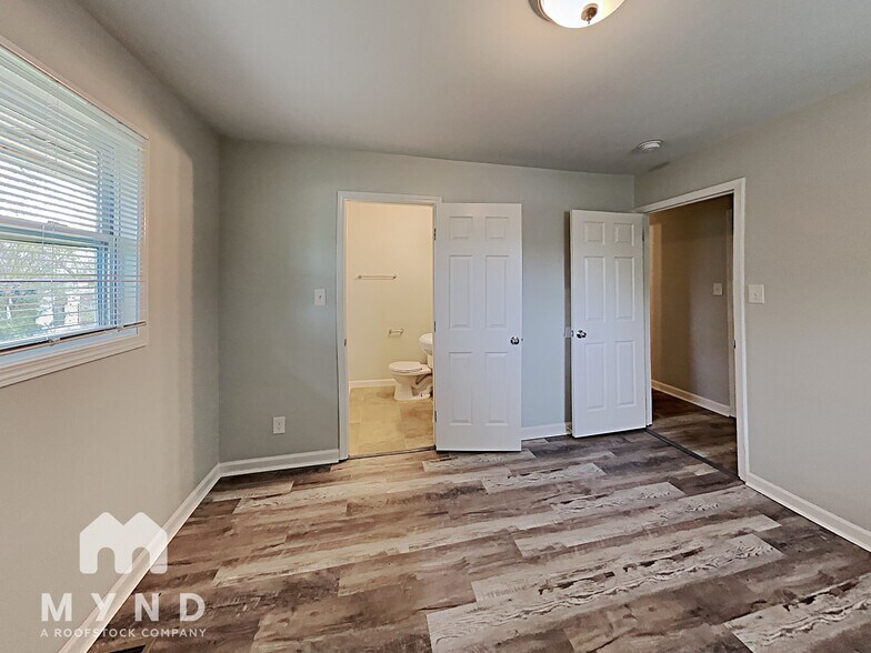 Building Photo - 4167 Sweetbriar Ln