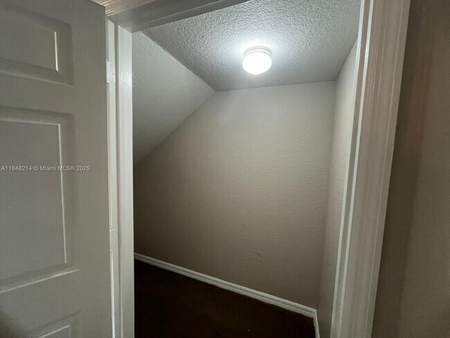 Building Photo - 1106 Belmont Ln