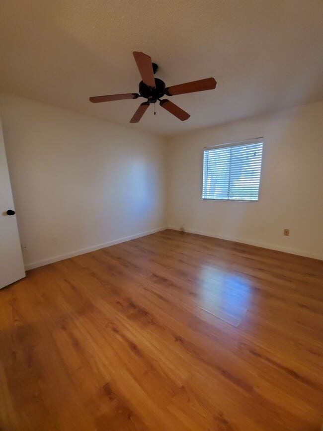 Building Photo - Ground level 2 bed/2 bath condo- Guadalupe & Country Club