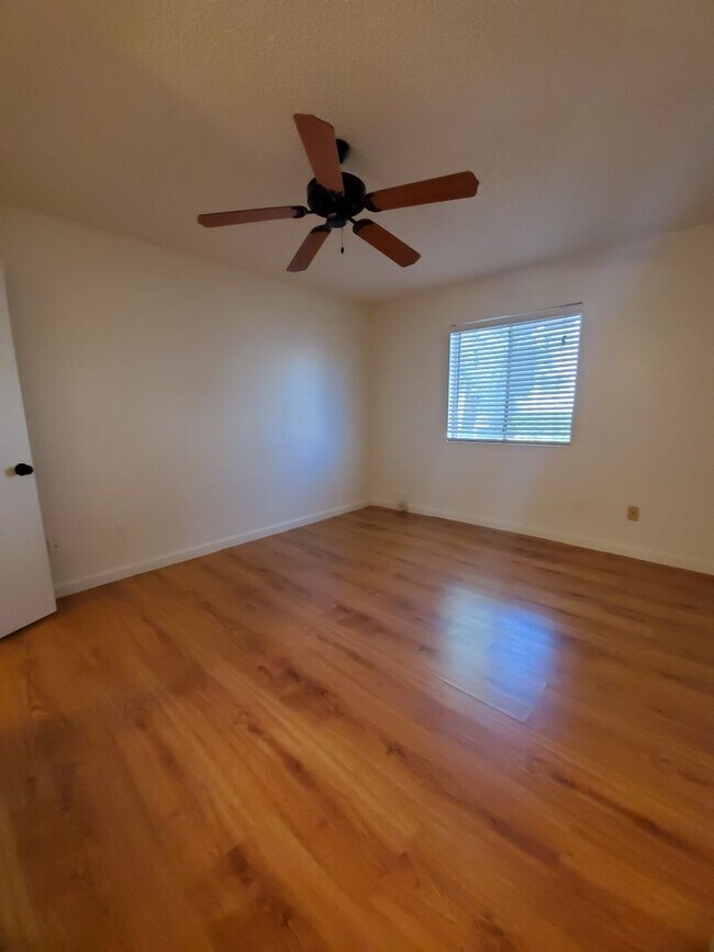 Building Photo - Ground level 2 bedroom 2 bath condo- Guada...