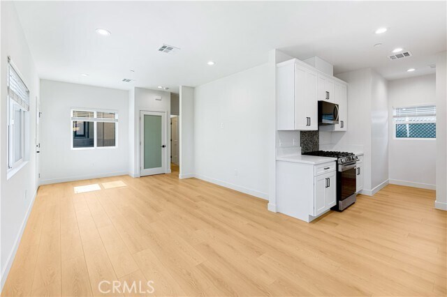 Building Photo - 4042 Somers Ave