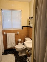 Building Photo - 708 Harper Ave