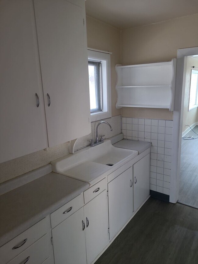 Building Photo - Available Now! Call the office to schedule...
