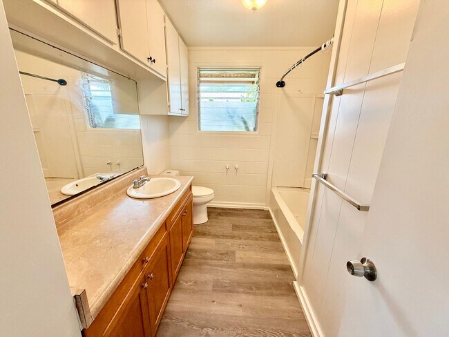 Building Photo - 796 Pomaikai St