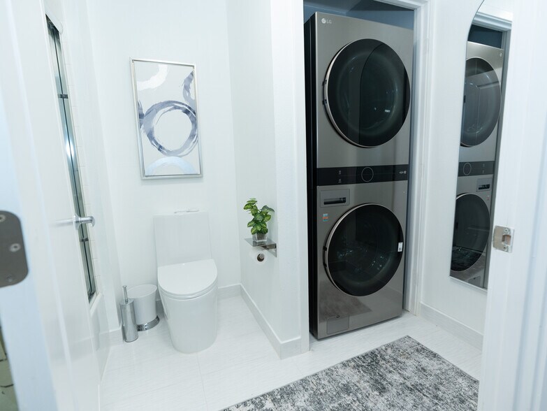 Building Photo - 88 King St