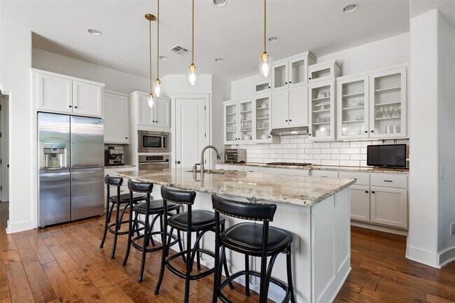 Building Photo - 64 Tiburon Dr