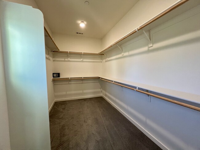 Building Photo - 2202 Rose Garden Ct