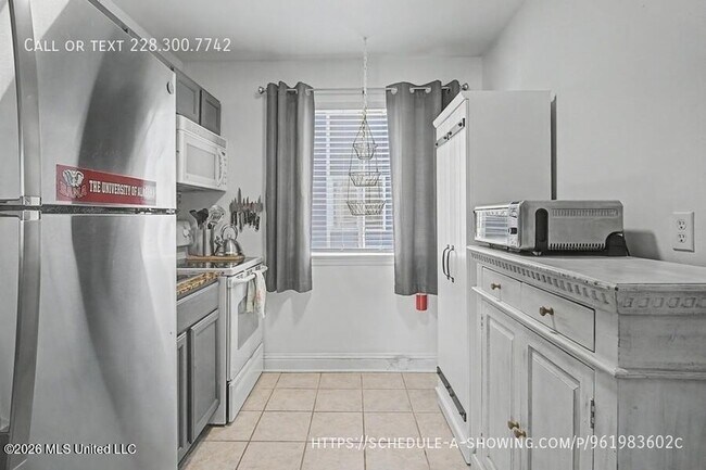 Building Photo - 1664 Beach Blvd
