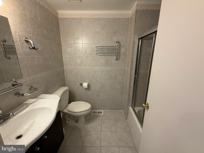 Building Photo - 5 Coliston Rd