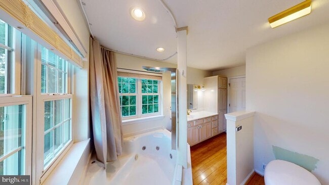 Building Photo - 202 Lakeside Loop