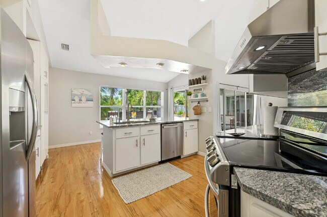 Building Photo - 924 SE 19th Ln