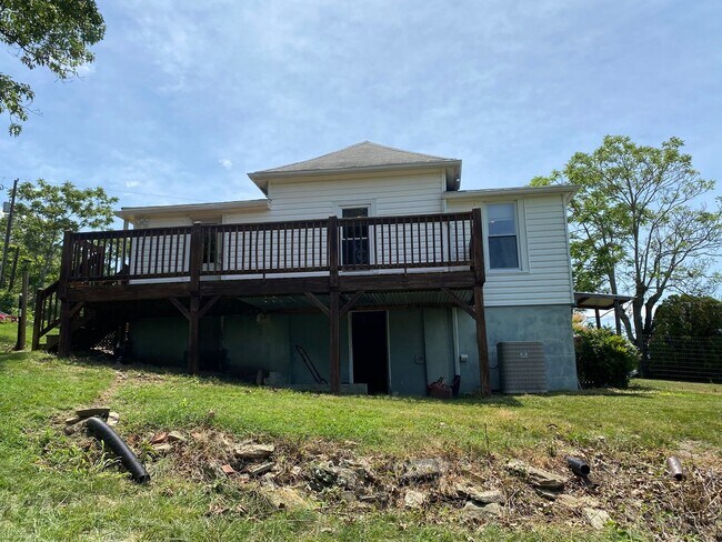 Building Photo - Woodfin - 1920's Cottage