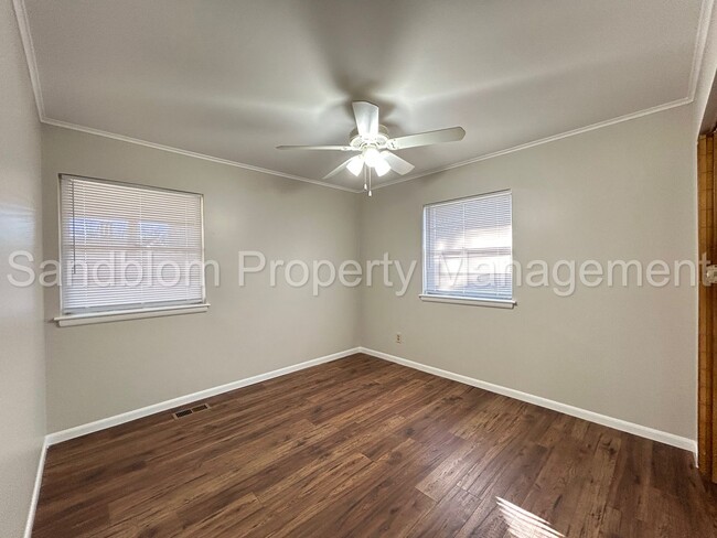 Building Photo - For Lease | Midtown Duplex | $1100 Rent