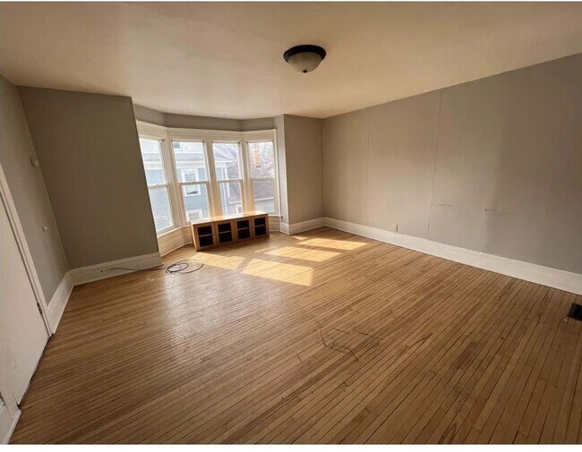 Building Photo - 685 Franklin St